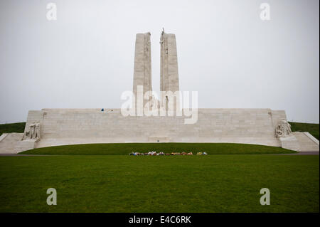 La parte anteriore del Canadian National Vimy Memorial dedicato alla memoria del canadese forza expeditionary membri Foto Stock