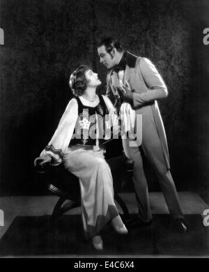 Vilma Banky, Rodolfo Valentino, sul set del film muto, "L'Aquila", 1925 Foto Stock