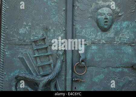 Porta della chiesa di San Giovanni Evangelista (San-Johannis-Kirche) in Magdeburg Foto Stock