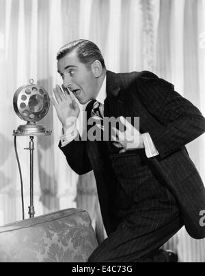 Edward Everett Horton, sul set del film "La sua voce del padrone', 1936 Foto Stock