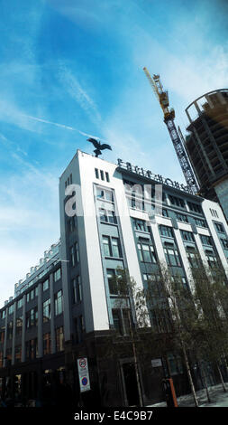 Eagle House edificio residenziale progettato dall architetto Terry Farrell & Partners su City Road Shoreditch Londra UK KATHY DEWITT Foto Stock