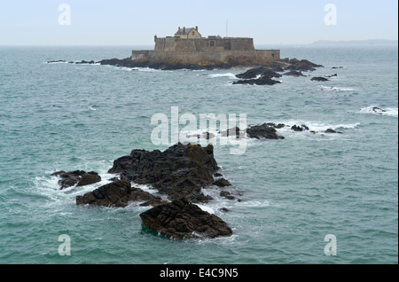 Fort National vicino a Saint-Malo, una città portuale nel nord-ovest della Francia Foto Stock