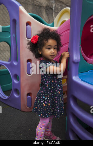 'Smart i ragazzi sono per noi " scuola materna e Early Learning Centre in Kensington, un quartiere multiculturale di Brooklyn, New York. Foto Stock