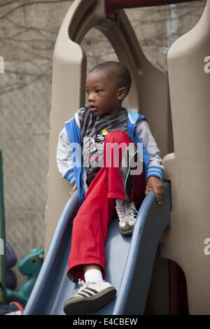 'Smart i ragazzi sono per noi " scuola materna e Early Learning Centre in Kensington, un quartiere multiculturale di Brooklyn, New York. Foto Stock