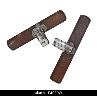 Coppia di vento vintage tasti di clock su bianco, tracciato di ritaglio Foto Stock