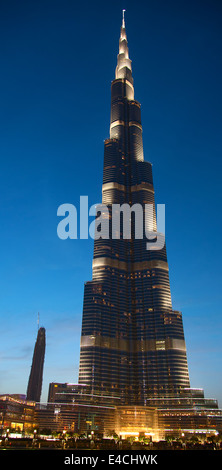 DUBAI, Emirati Arabi Uniti - 27 aprile: Burj Khalifa, più alte del mondo, tower Downtown Burj Dubai Aprile 27, 2014 in Dubai Emirati Arabi Uniti. Foto Stock