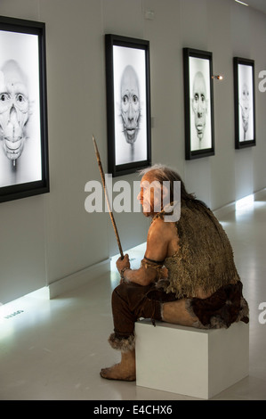 La ricostruzione di Cro-Magnon uomo scolpito da Elisabeth Daynès, Pôle International de la Préhistoire, Les Eyzies-de-Tayac-Sireuil Foto Stock