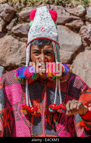 Uomo peruviano vestito in modo tradizionale Foto Stock