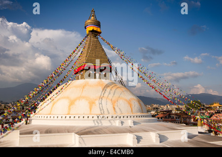Il Nepal, Kathmandu, Boudhanath, Boudha, Buddismo tibetano la più grande stupa Foto Stock