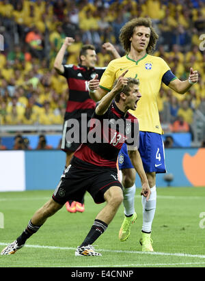 Belo Horizonte, Brasile. 8 Luglio, 2014. Germania Thomas Muller (anteriore) celebra dopo il punteggio durante una semifinale partita tra il Brasile e la Germania del 2014 FIFA World Cup al Estadio Mineirao Stadium di Belo Horizonte, Brasile, 8 luglio 2014. Credito: Qi Heng/Xinhua/Alamy Live News Foto Stock