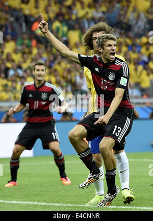 Belo Horizonte, Brasile. 8 Luglio, 2014. Germania Thomas Muller (anteriore) celebra dopo il punteggio durante una semifinale partita tra il Brasile e la Germania del 2014 FIFA World Cup al Estadio Mineirao Stadium di Belo Horizonte, Brasile, 8 luglio 2014. Credito: Qi Heng/Xinhua/Alamy Live News Foto Stock