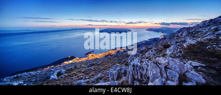 Makarska sul lungomare visto dal monte Biokovo, Croazia Foto Stock