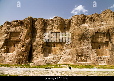 Naqsh-e Rostam, quattro tombe Achemenide, scolpiti nella roccia: Tomba di Dario II, Artaserse, Dario il Grande e Xerxes Foto Stock