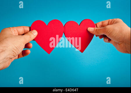 Giovane mani valentine forma di cuore Foto Stock