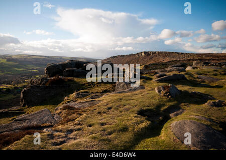 Guardando al bordo Kerber da Baslow bordo nel Parco Nazionale di Peak District. Foto Stock