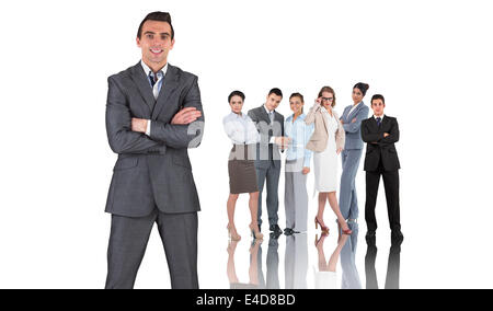 Immagine composita di imprenditore in abito grigio sorridente in telecamera Foto Stock