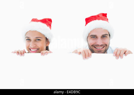 Festive giovane coppia sorridente in telecamera Foto Stock