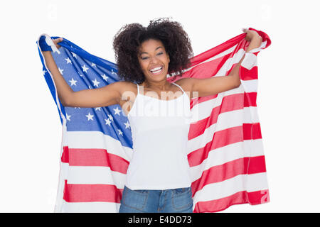 Pretty girl holding bandiera americana tifo in telecamera Foto Stock