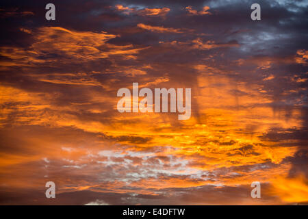 Il Nepal, Pokhara, sunrise, raggi di mattina presto luce allo spuntar del giorno Foto Stock