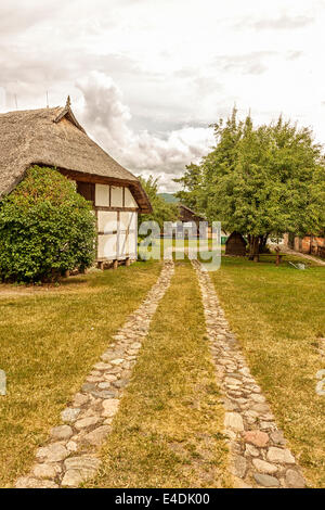 Strada acciottolata in Nadole open-air museum, Polonia Foto Stock