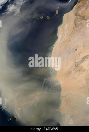 Tempesta di sabbia, Sahara, True Color satellitare immagine. Tempesta di sabbia dal Marocco e Mauritania, true color immagine satellitare. Il Can Foto Stock