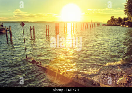 Tramonto sul lago di Costanza. Meersburg. Baden-Württemberg, Germania. Foto Stock