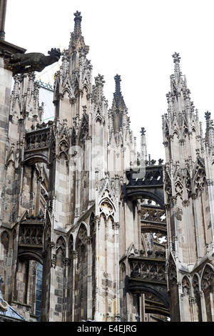 La facciata esterna della Cattedrale di Colonia, Germania Foto Stock