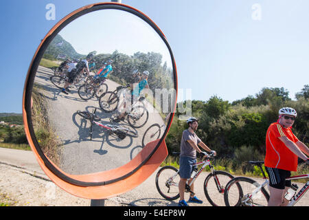 Gli amanti della mountain bike a Sivota, Grecia. Foto Stock