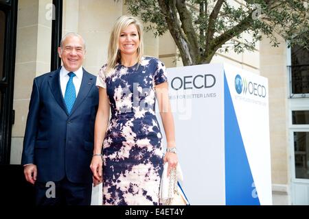 Parigi, Francia. 9 Luglio, 2014. Regina Maxima dei Paesi Bassi e il segretario generale dell'OCSE Angel Gurria assistere al lancio della prima relazione OCSE/PISA sulla cultura finanziaria presso l'OCSE (Organizzazione per la cooperazione e lo Sviluppo Economico) a Parigi, Francia, 9 luglio 2014. Regina Maxima è Segretario Generale dell ONU?s speciale avvocata per compreso il finanziamento per lo sviluppo (UNSGSA) e patrono onorario del G20 Partenariato globale sull'inclusione finanziaria. Foto: Patrick van Katwijk/PAESI BASSI E LA FRANCIA - nessun filo servizio/dpa/Alamy Live News Foto Stock