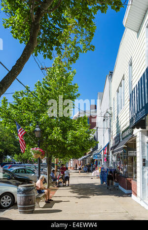 Strada principale nel villaggio di Sag Harbor, nella contea di Suffolk, Long Island , NY, STATI UNITI D'AMERICA Foto Stock