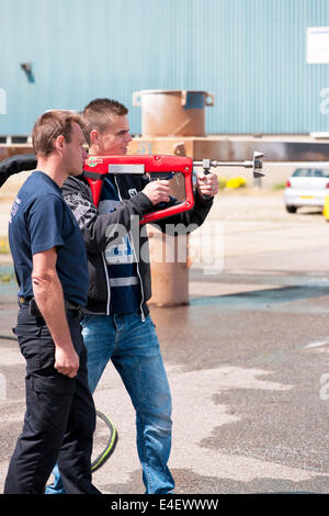 Dimostrazione del cobra di alta pressione sistema antincendio durante i giorni porta a Vlissingen Foto Stock