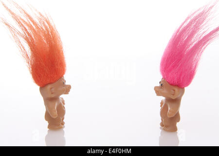 Due giocattolo bambole troll Foto Stock