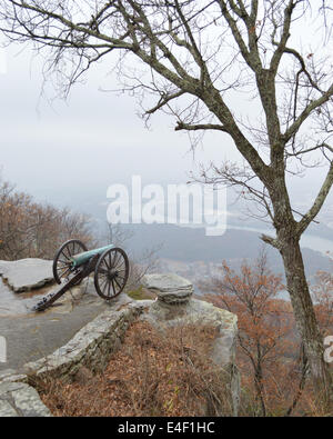 La guerra civile cannone affacciato sulla batteria di Chattanooga nel Tennessee. Point park. Foto Stock