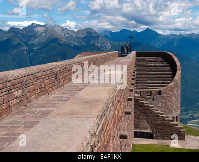 Mario Botta la famosa chiesa alpina 'Santa Maria degli Angeli' sulla sommità del Monte Tamaro nella Svizzera Ticino county. Foto Stock