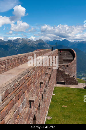 Mario Botta la famosa chiesa alpina 'Santa Maria degli Angeli' sulla sommità del Monte Tamaro nella Svizzera Ticino county. Foto Stock