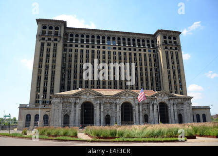 DETROIT, MI - 6 luglio: il Michigan deposito centrale, illustrato il 6 luglio 2014, è servito come Detroit principale della stazione passeggeri dal 1913 al Foto Stock