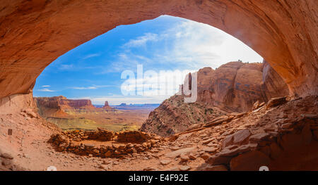 Vista panoramica di falsi Kiva, antiche rovine indiano, il Parco Nazionale di Canyonlands, isole nel cielo, Utah, Stati Uniti d'America Foto Stock