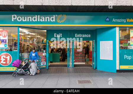 Poundland store, Nottingham, Inghilterra, Regno Unito Foto Stock