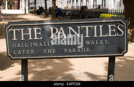 Il segno Pantiles Royal Tunbridge Wells, West Kent, England, Regno Unito Foto Stock