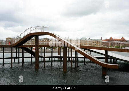 Kalvebod onde o Kalvebod Bølge a Copenhagen, Danimarca progettato dagli architetti JDS e Klar Paesaggista Foto Stock