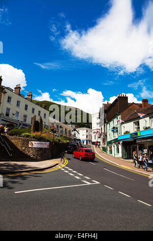 Great Malvern centro città e delle colline in background Costwolds REGNO UNITO Inghilterra Foto Stock