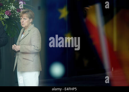 Berlino, Germania. 10 Luglio, 2014. Il cancelliere tedesco Angela Merkel attende l'arrivo del primo ministro della Moldavia a Berlino, Germania, 10 luglio 2014. Foto: MAURIZIO GARMBARINI/dpa/Alamy Live News Foto Stock