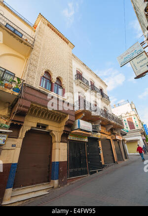 Tangeri, Marocco - MARZO 22, 2014: Street vista della vecchia Medina zona di Tangeri, Marocco Foto Stock