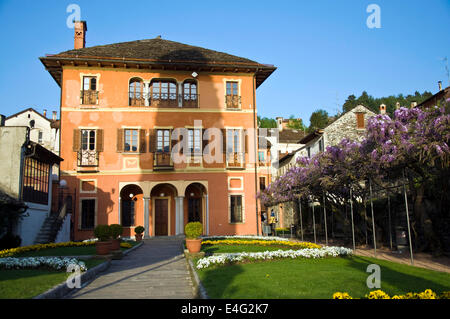 Giardini Villa Bossi architettura Lago d Orta Orta San Giulio Piemonte Italia Foto Stock