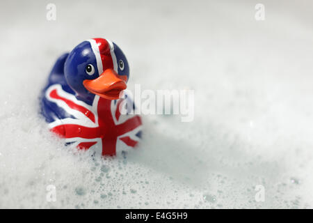 Bandiera britannica rubber duck nel bagno Foto Stock