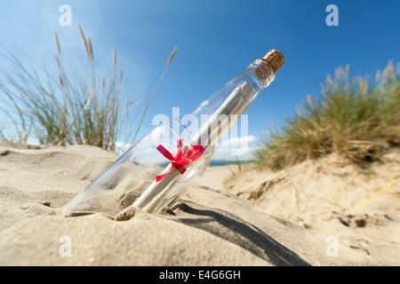 Un messaggio in bottiglia Foto Stock