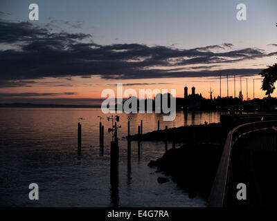 Tramonto su Friedrichshafen, Bodensee, Germania Foto Stock