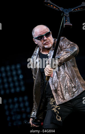 Milano, Italia. 09 Luglio, 2014. L'Italiano rock star Vasco Rossi suona dal vivo allo Stadio San Siro durante il 'Live Kom 2014' Credito: Rodolfo Sassano/Alamy Live News Foto Stock