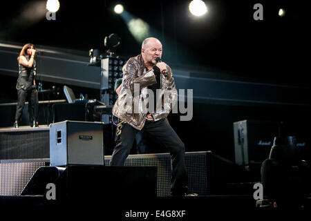 Milano, Italia. 09 Luglio, 2014. L'Italiano rock star Vasco Rossi suona dal vivo allo Stadio San Siro durante il 'Live Kom 2014' Credito: Rodolfo Sassano/Alamy Live News Foto Stock