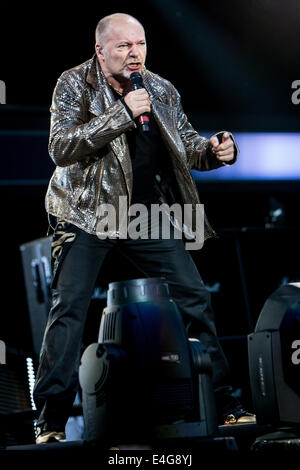 Milano, Italia. 09 Luglio, 2014. L'Italiano rock star Vasco Rossi suona dal vivo allo Stadio San Siro durante il 'Live Kom 2014' Credito: Rodolfo Sassano/Alamy Live News Foto Stock